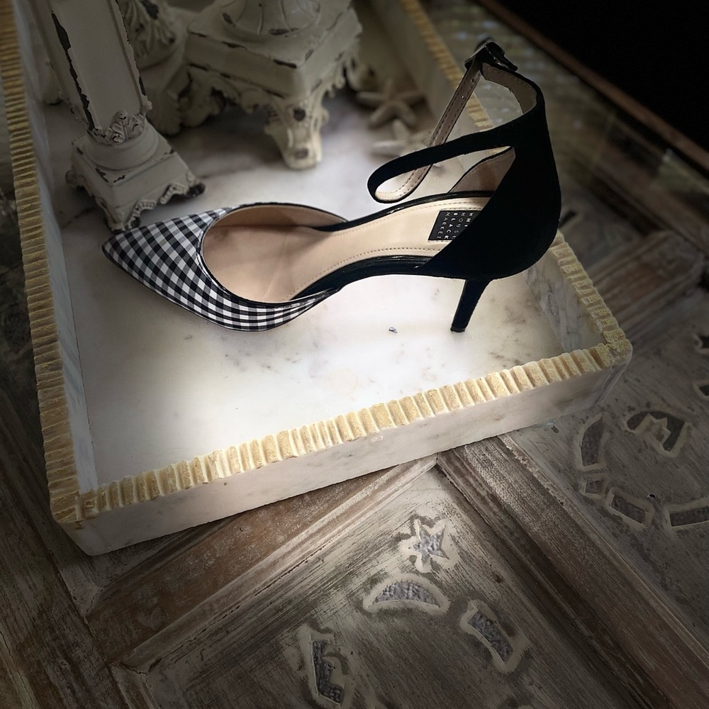 White House Black market, size 8.5, good condition, med heel
